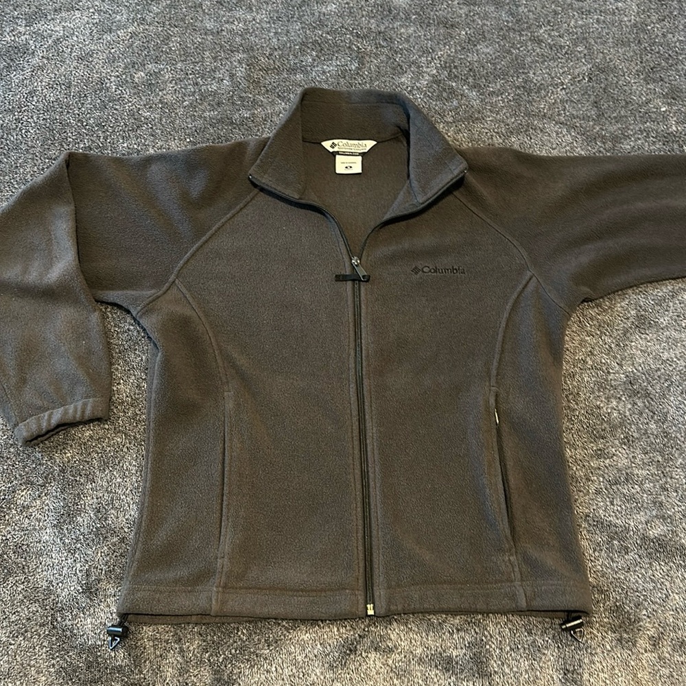 Columbia fleece jacket. Women’s size Medium. Gray.